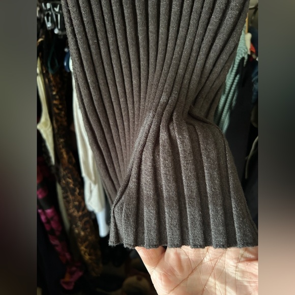 Grey Ribbed Sleeveless Top - Picture 6 of 7